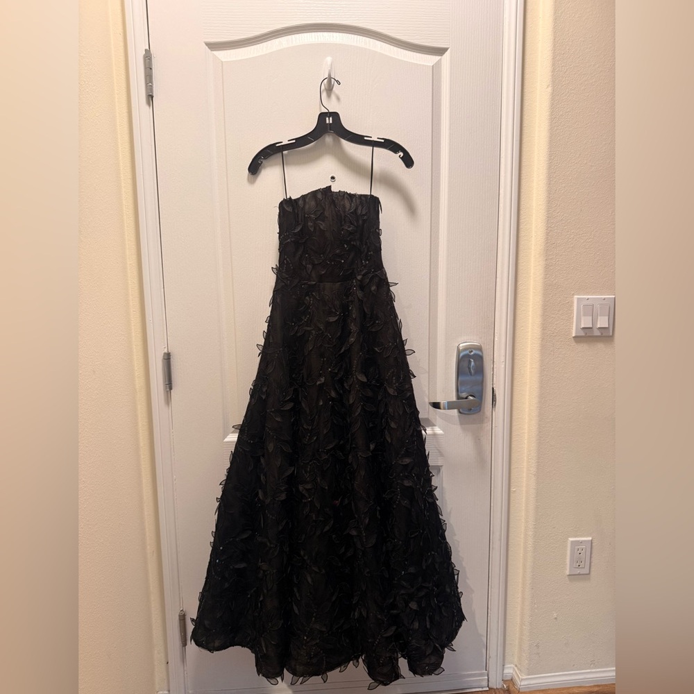 HELSI Celine Sequin 3D Floral Strapless Gown Black Evening Gown Size XS Preloved - Picture 4 of 7